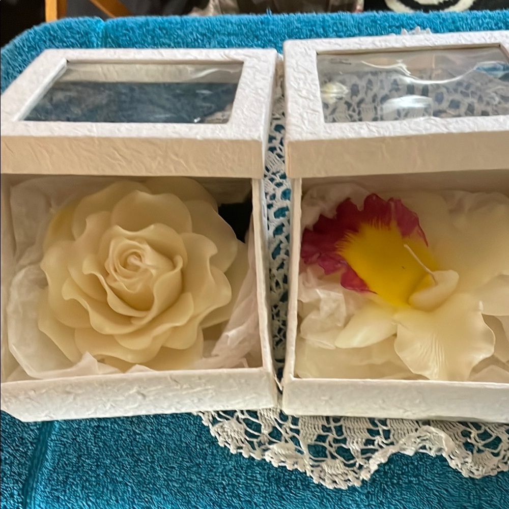 Elegant Cream and Yellow Flower candle Set